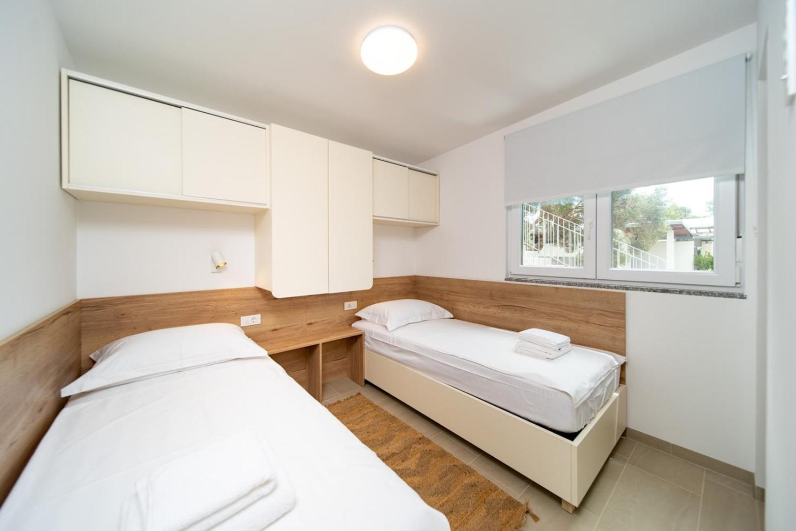Arti Holiday Homes Banjol エクステリア 写真