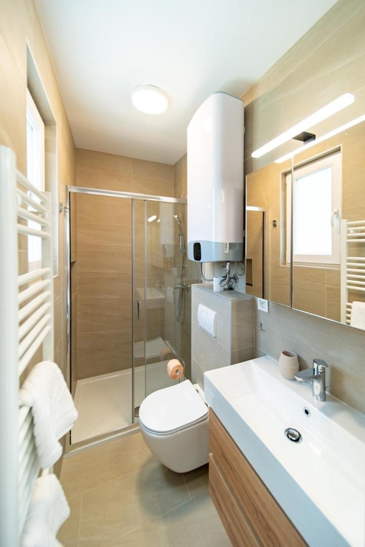 Arti Holiday Homes Banjol エクステリア 写真