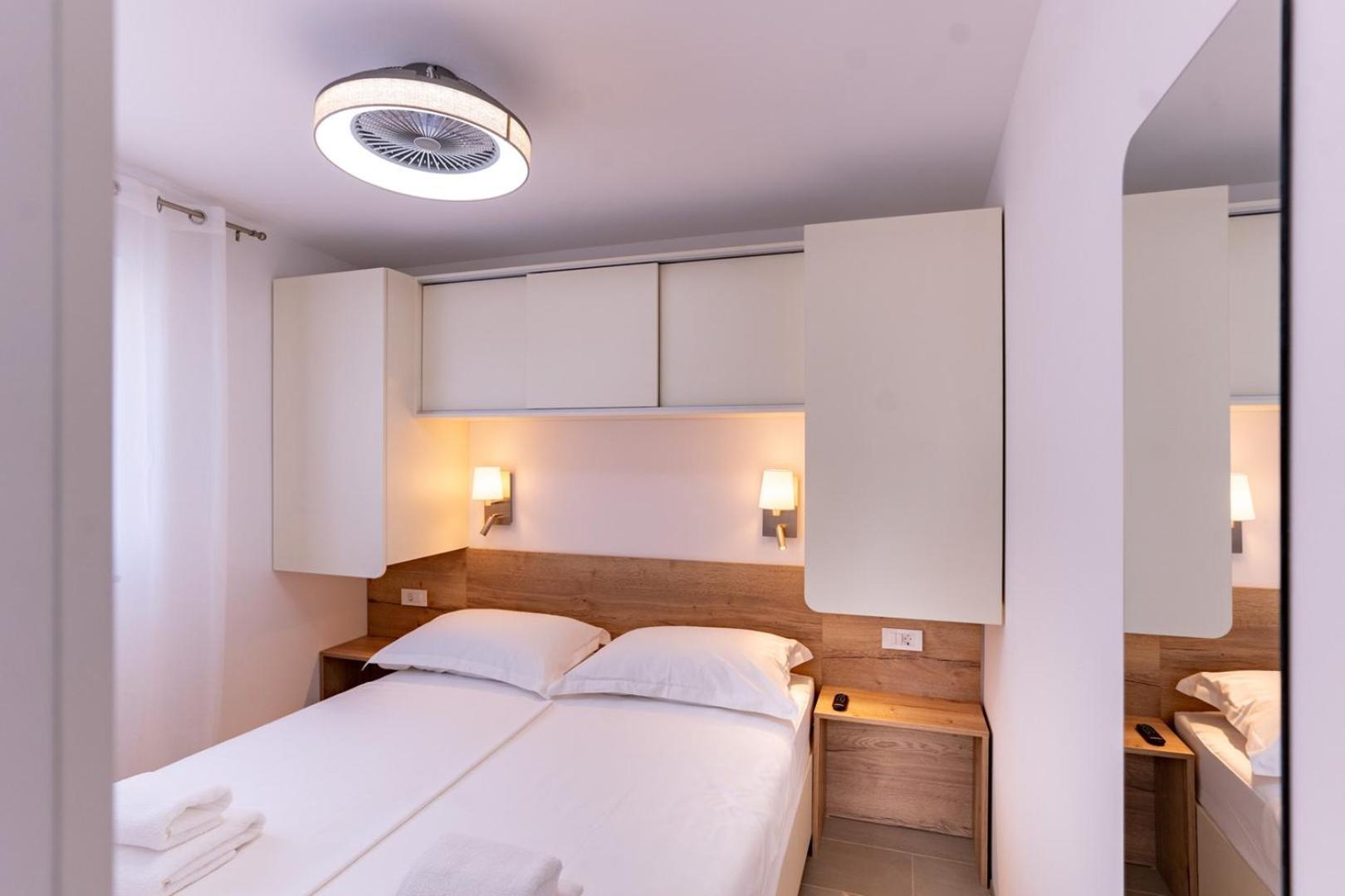 Arti Holiday Homes Banjol エクステリア 写真