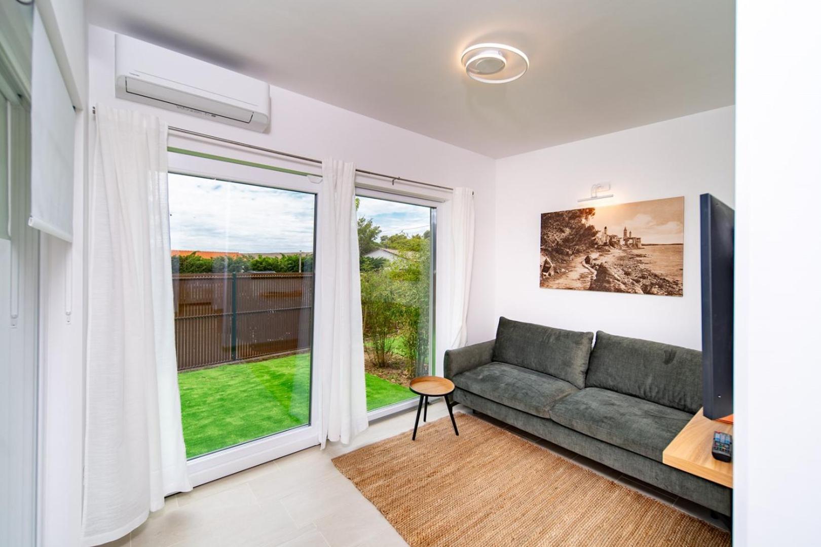 Arti Holiday Homes Banjol エクステリア 写真