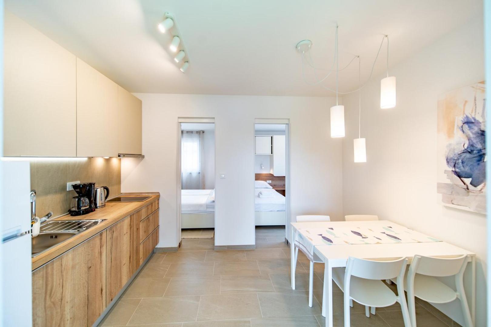 Arti Holiday Homes Banjol エクステリア 写真