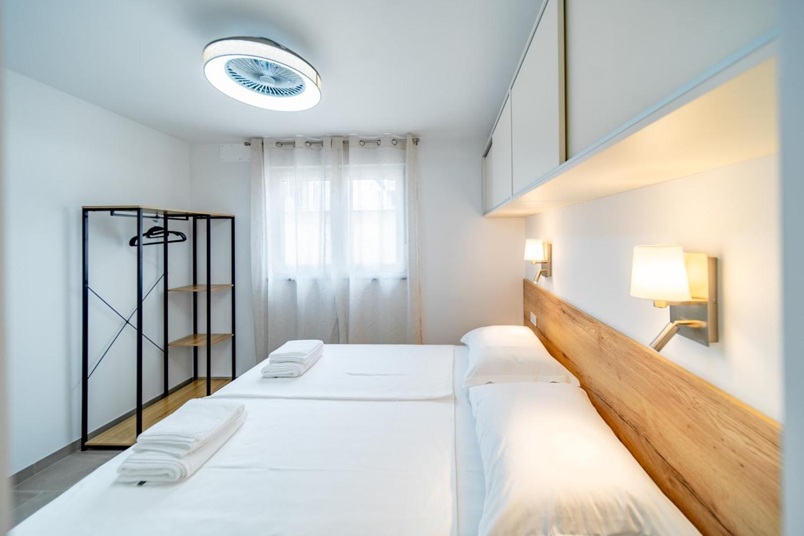 Arti Holiday Homes Banjol エクステリア 写真