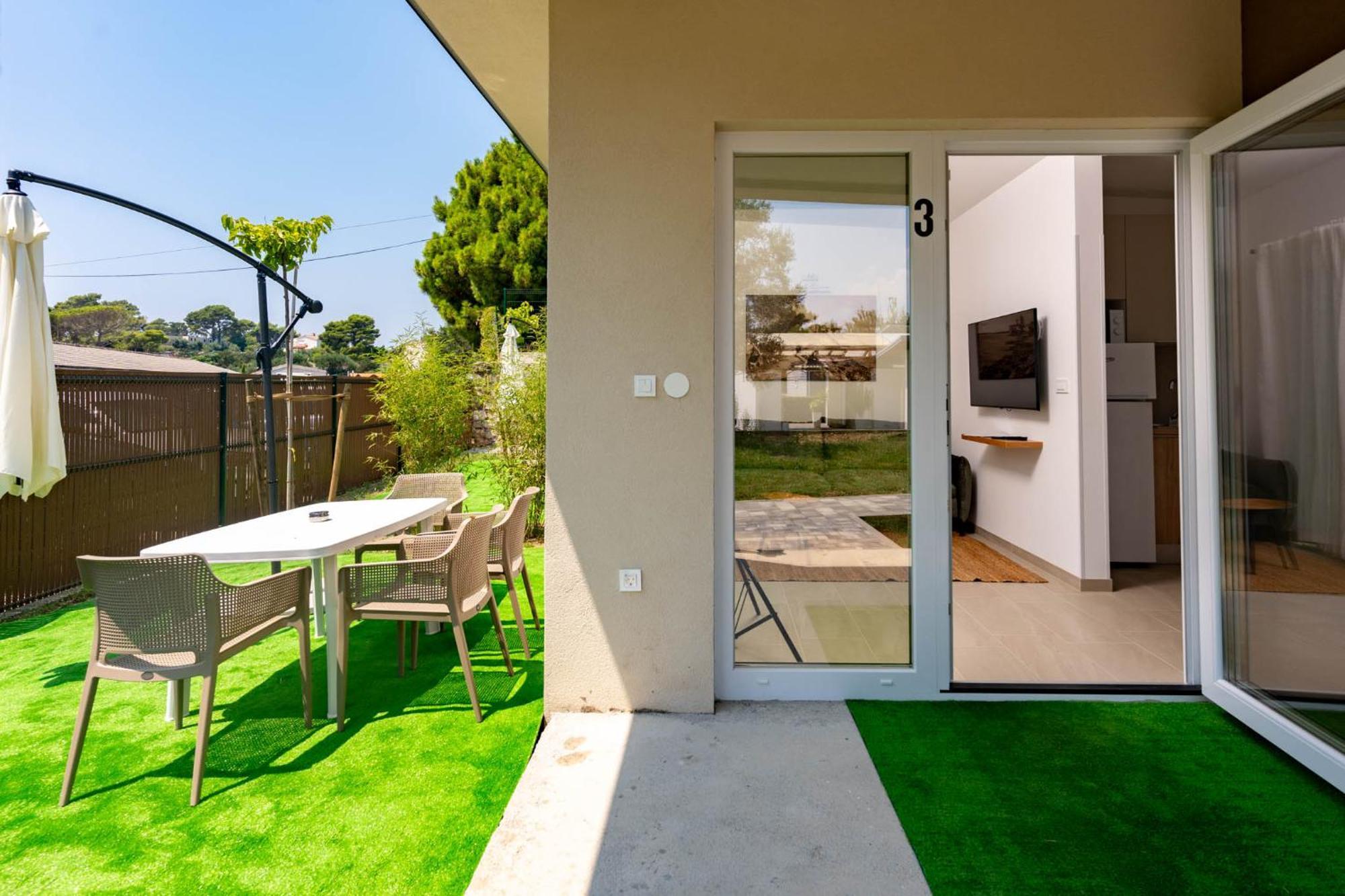Arti Holiday Homes Banjol エクステリア 写真