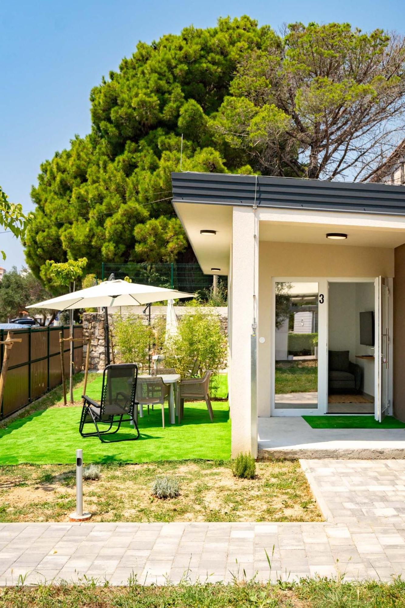 Arti Holiday Homes Banjol エクステリア 写真