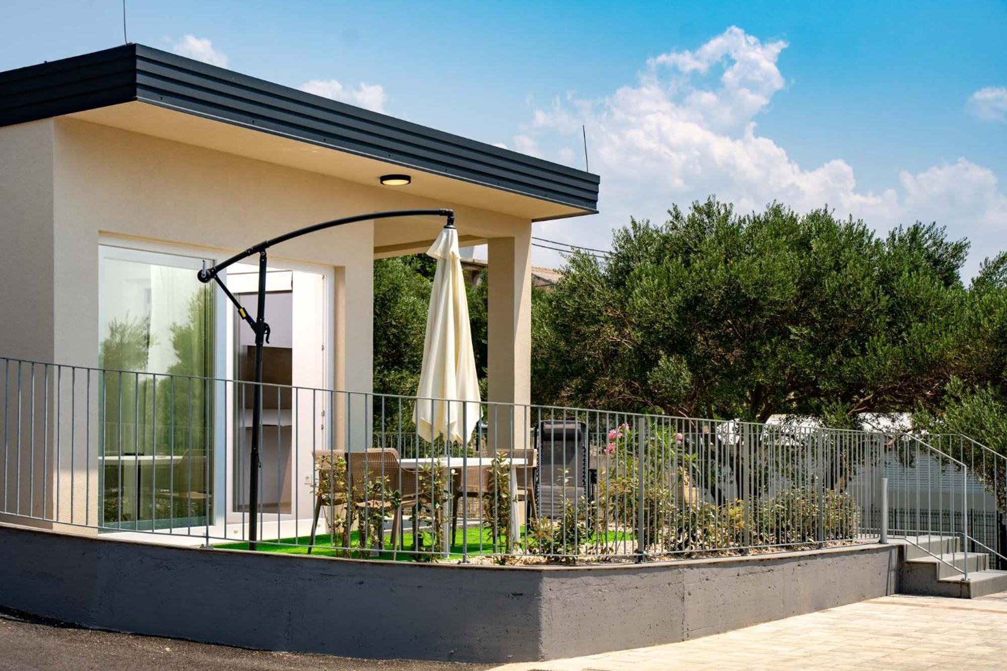 Arti Holiday Homes Banjol エクステリア 写真
