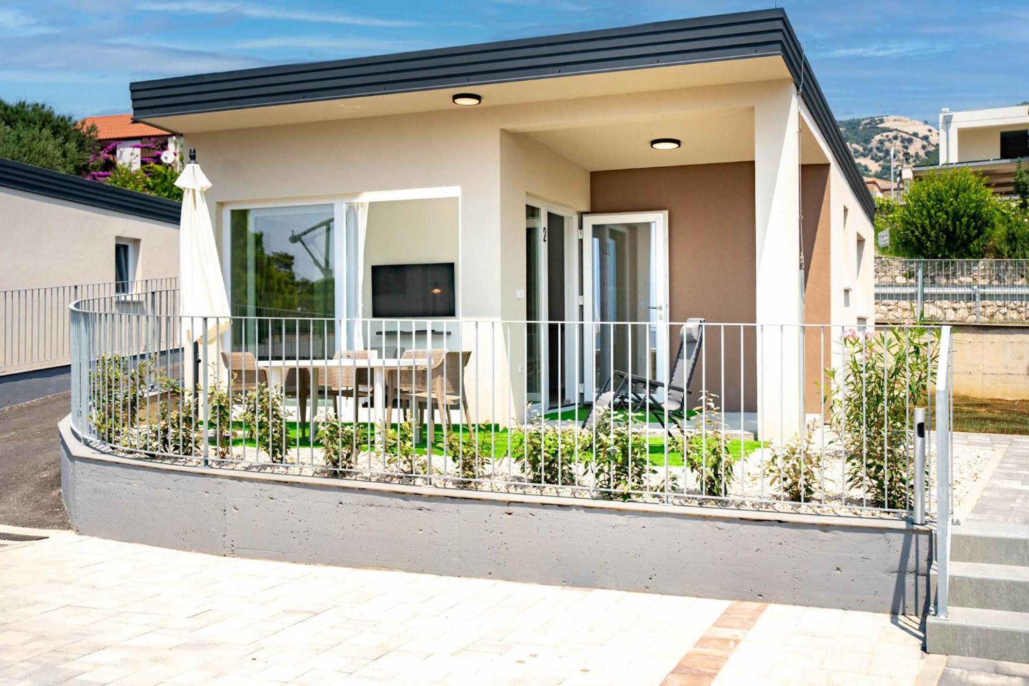 Arti Holiday Homes Banjol エクステリア 写真