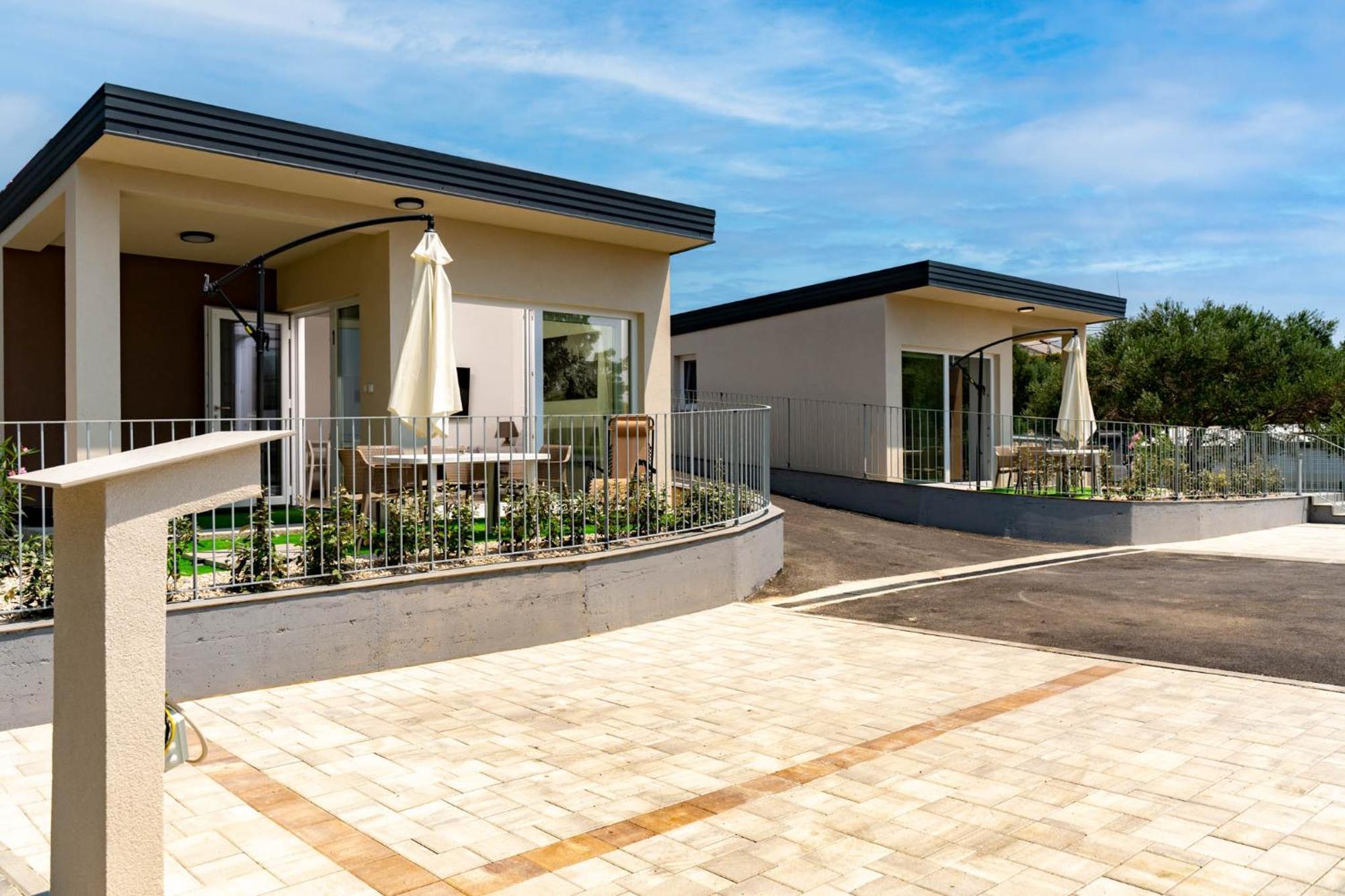 Arti Holiday Homes Banjol エクステリア 写真