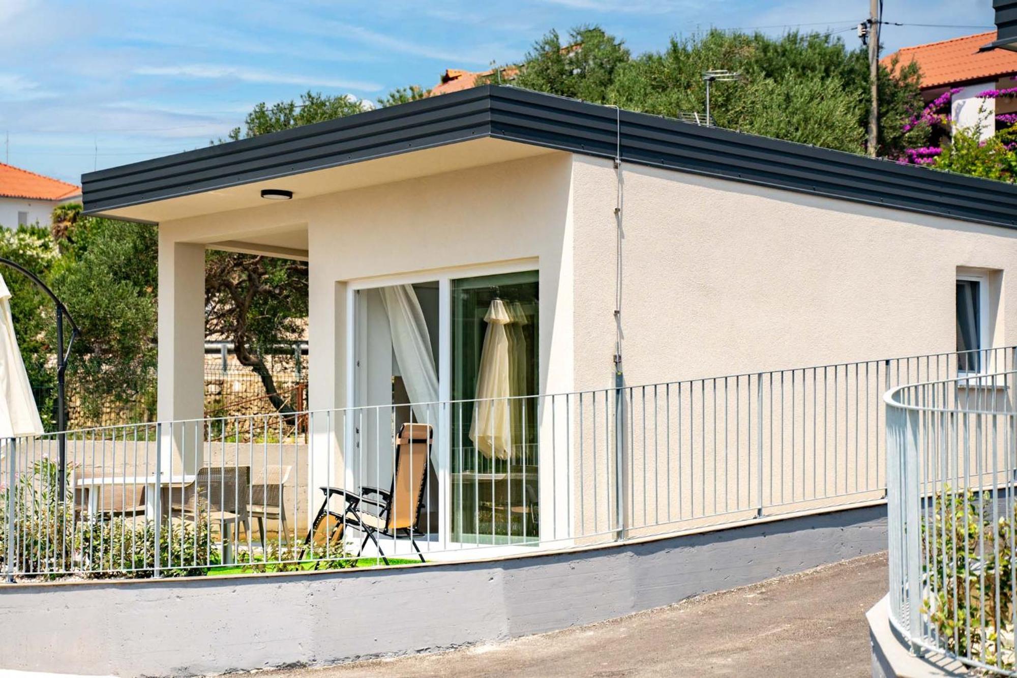 Arti Holiday Homes Banjol エクステリア 写真
